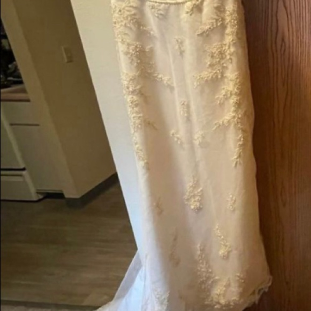 Gorgeous wedding dress - Picture 3 of 5